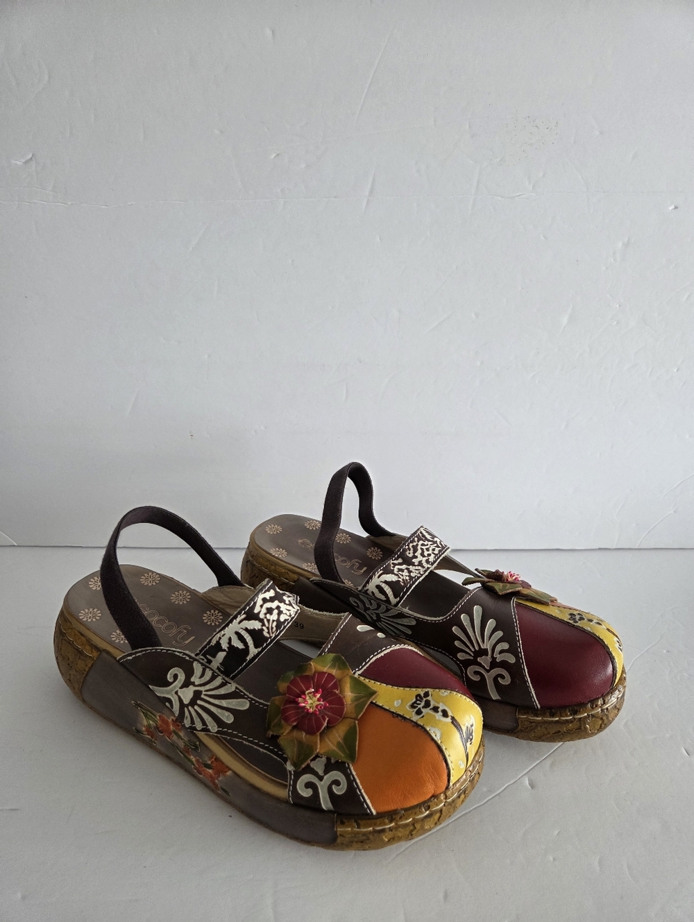 Socofy Colorblock Leather Slingback Clogs with Floral Accent Sz.39